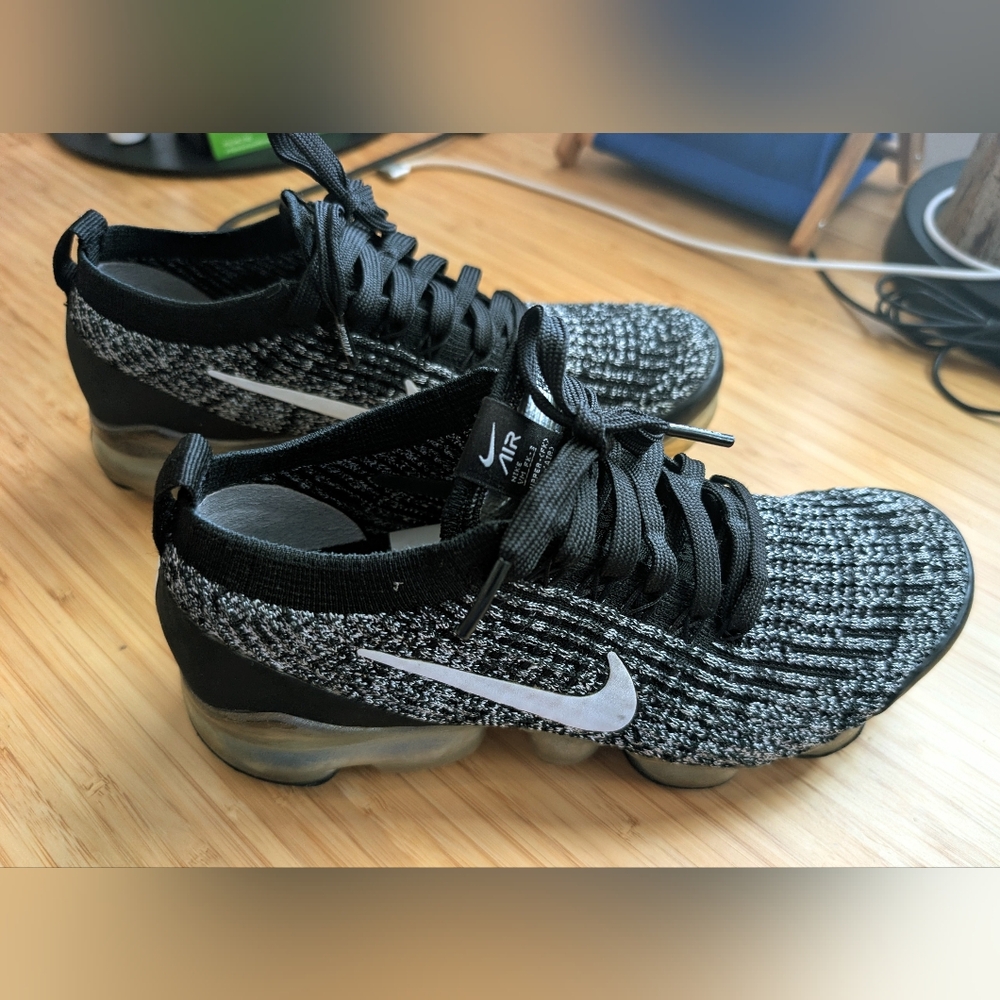 Nike Air Vapomax Plus Size 6.5 Women's Sneakers